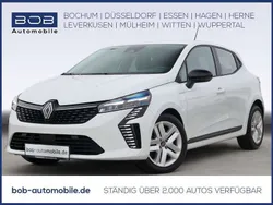 Gletscherweiss (weiß) Gebraucht 2024 Renault Clio V Evolution Limousine | 15.777 € (Guter Preis)