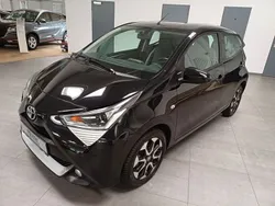 Black metallic Gebraucht 2020 Toyota Aygo X-play Kleinwagen | 10.950 € (Fairer Preis)