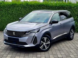 Grau Gebraucht 2023 Peugeot 5008 Allure Van / Kleinbus | 22.999 € (Superpreis)