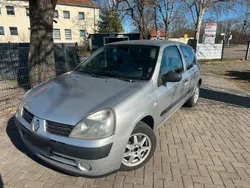 Silber Gebraucht 2006 Renault Clio II Kleinwagen | 1.490 €