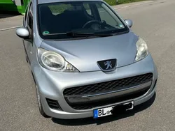 Silber Gebraucht 2009 Peugeot 107 Filou Kleinwagen | 2.450 € (Fairer Preis)