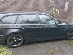 Schwarz Gebraucht 2007 BMW 320 Kombi | 1.800 €