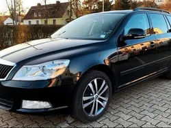Schwarz Gebraucht 2012 Skoda Octavia Kombi | 9.900 € (Guter Preis)