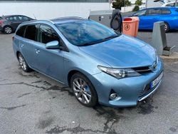 Grün Gebraucht 2014 Toyota Auris Hybrid Kombi | 11.300 € (Fairer Preis)