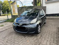 Grau Gebraucht 2010 Toyota Aygo Kleinwagen | 2.950 € (Fairer Preis)