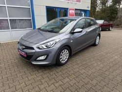 Grau Gebraucht 2013 Hyundai i30 Classic Limousine | 5.199 € (Teuer)