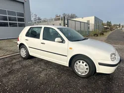 Weiß Gebraucht 1999 VW Golf IV Basis Limousine | 2.800 € (Teuer)