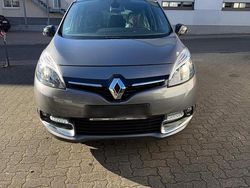 Grau Gebraucht 2015 Renault Scénic III Bose Edition Van / Kleinbus | 5.999 € (Fairer Preis)