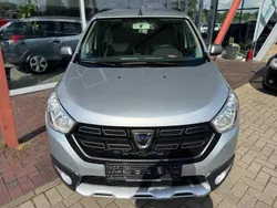 Grau Gebraucht 2021 Dacia Lodgy Stepway Van / Kleinbus | 15.999 € (Fairer Preis)