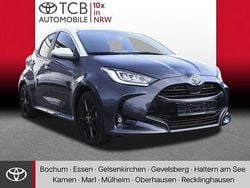 Marlingrau metallic, dach weiss Gebraucht 2022 Toyota Yaris Hybrid Basis Limousine | 21.899 € (Etwas zu teuer)