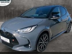Grau Gebraucht 2025 Toyota Yaris Hybrid Sport Limousine | 32.990 € (Etwas zu teuer)