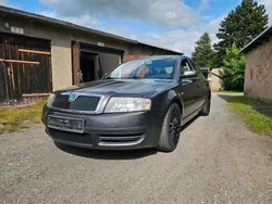 Grau Gebraucht 2005 Skoda Superb Limousine | 2.000 € (Fairer Preis)