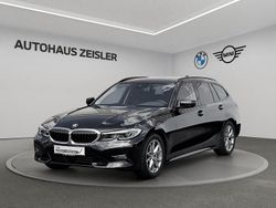 Saphirschwarz Gebraucht 2022 BMW 330 Sport Line Kombi | 34.420 € (Fairer Preis)
