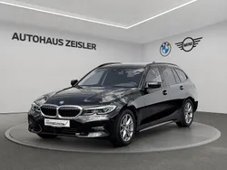 Saphirschwarz Gebraucht 2022 BMW 330 Sport Line Kombi | 37.220 € (Etwas zu teuer)