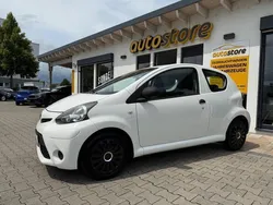 Cool white Gebraucht 2012 Toyota Aygo Kleinwagen | 2.985 € (Fairer Preis)