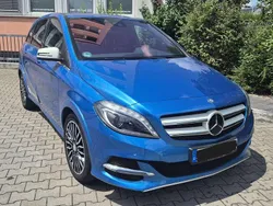 Blau Gebraucht 2015 Mercedes B Electric Drive Van / Kleinbus | 12.590 €