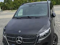 Schwarz Gebraucht 2025 Mercedes V300 Avantgarde Van / Kleinbus | 83.400 €