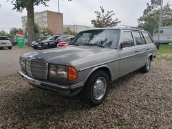 Grau Gebraucht 1981 Mercedes 300 Kombi | 20.900 €