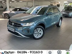 Petroleum blue (metallic) Gebraucht 2024 VW T-Roc Life SUV | 21.650 € (Superpreis)