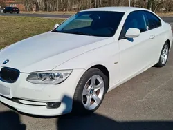 Weiß Gebraucht 2013 BMW 318 Coupé | 10.799 € (Fairer Preis)