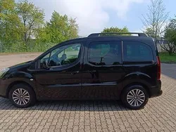 Schwarz Gebraucht 2016 Peugeot Partner Tepee Van / Kleinbus | 10.499 € (Fairer Preis)