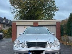 Silber Gebraucht 2005 Mercedes E350 Limousine | 8.850 € (Teuer)