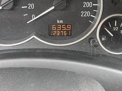 Silber Gebraucht 2005 Opel Corsa Limousine | 1.100 € (Guter Preis)