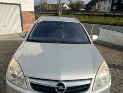 Grau Gebraucht 2007 Opel Signum Kleinwagen | 2.900 €