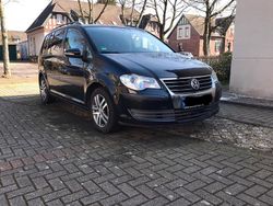Schwarz Gebraucht 2010 VW Touran Van / Kleinbus | 3.850 € (Fairer Preis)