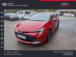 Karminarot metallic Gebraucht 2024 Toyota Corolla Team Kombi | 31.490 € (Teuer)