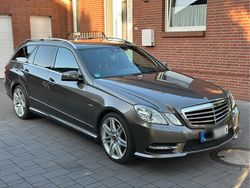 Grau Gebraucht 2012 Mercedes E250 AMG Kombi | 11.000 € (Fairer Preis)
