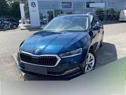 Lavablau metallic Gebraucht 2020 Skoda Octavia First Edition Kombi | 23.990 € (Teuer)