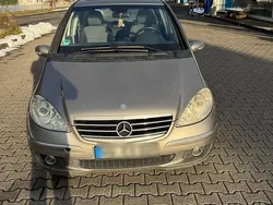 Gold Gebraucht 2005 Mercedes A200 Kleinwagen | 3.500 € (Etwas zu teuer)