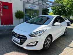 Weiß Gebraucht 2016 Hyundai i30 YES! Limousine | 8.800 € (Fairer Preis)