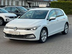 Pure white Gebraucht 2024 VW Golf VIII Style Limousine | 25.990 € (Superpreis)