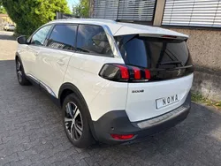 Weiß Gebraucht 2021 Peugeot 5008 Allure Van / Kleinbus | 14.268 € (Fairer Preis)