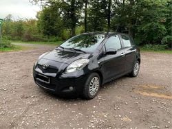 Schwarz Gebraucht 2011 Toyota Yaris Life Limousine | 2.799 € (Guter Preis)