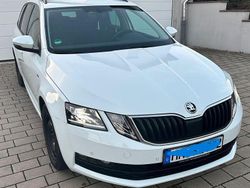 Weiß Gebraucht 2018 Skoda Octavia Clever Kombi | 16.800 € (Fairer Preis)