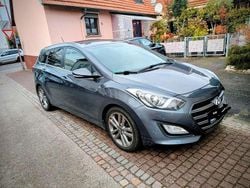 Grau Gebraucht 2017 Hyundai i30 Passion Kombi | 9.999 € (Guter Preis)
