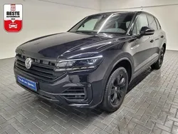 Schwarz (deep black perleffekt) Gebraucht 2018 VW Touareg R-line SUV | 41.420 € (Fairer Preis)