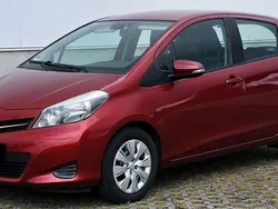 Rot Gebraucht 2013 Toyota Yaris Limousine | 11.000 € (Fairer Preis)