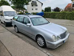 Silber Gebraucht 1999 Mercedes E220 Kombi | 3.999 €