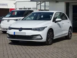 Pure white Gebraucht 2024 VW Golf VIII Move Limousine | 24.400 € (Guter Preis)
