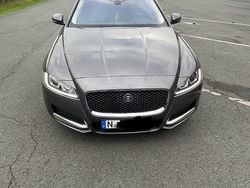 Silber Gebraucht 2016 Jaguar XF Prestige Limousine | 14.000 € (Teuer)