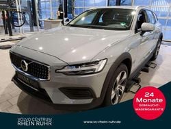 Vapour grey / metallic Gebraucht 2023 Volvo V60 CC Plus Kombi | 36.850 € (Guter Preis)