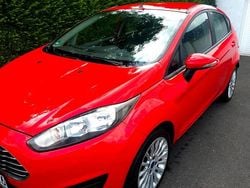 Rot Gebraucht 2014 Ford Fiesta Trend Limousine | 4.550 €