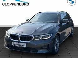 Grau Gebraucht 2022 BMW 320 Sport Line Kombi | 25.875 € (Guter Preis)