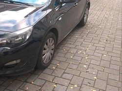 Schwarz Gebraucht 2015 Opel Astra Limousine | 4.500 € (Guter Preis)
