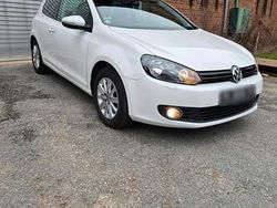 Weiß Gebraucht 2009 VW Golf VI Kleinwagen | 4.500 € (Fairer Preis)