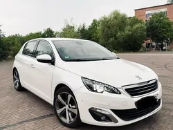 Weiß Gebraucht 2013 Peugeot 308 GT Kleinwagen | 4.444 € (Fairer Preis)